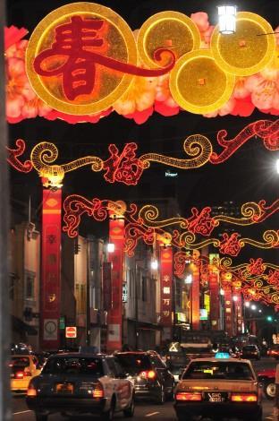 春到河畔迎新春 成都新年現獅城